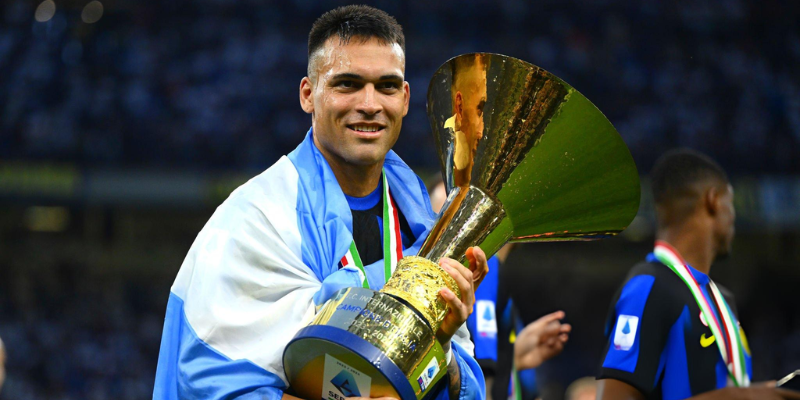 Ngôi vương vua phá lưới Serie A 2011-12 thuộc về ai?